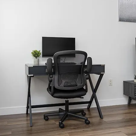 Modern 1B Loft Near Downtown With King Bed, Workstation, Fast Wi-Fi Apartment
